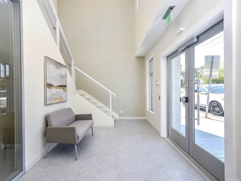 272 plandome Rd, Manhasset, NY à louer - Photo intérieure - Image 2 de 7