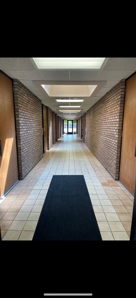 42850 Schoenherr Rd, Sterling Heights, MI for lease - Building Photo - Image 3 of 4