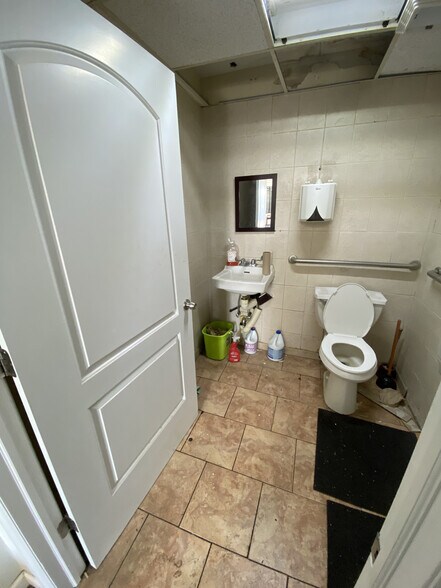 910 Prospect Ave, Bronx, NY à louer - Photo du bâtiment - Image 2 de 18