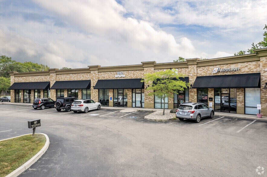 5847 Far Hills Ave, Dayton, OH à louer - Photo du bâtiment - Image 2 de 4