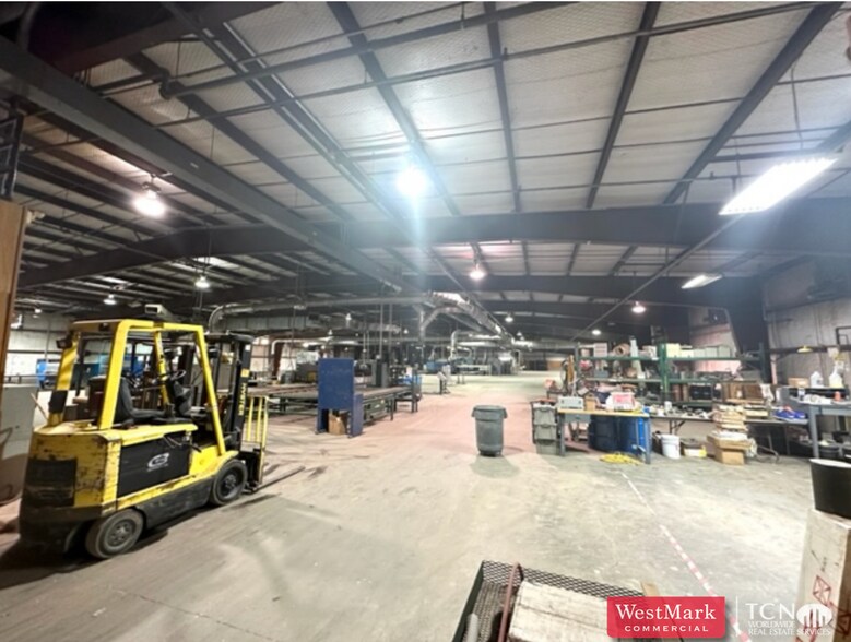 2002 N Avenue N, Lubbock, TX for lease - Interior Photo - Image 3 of 20