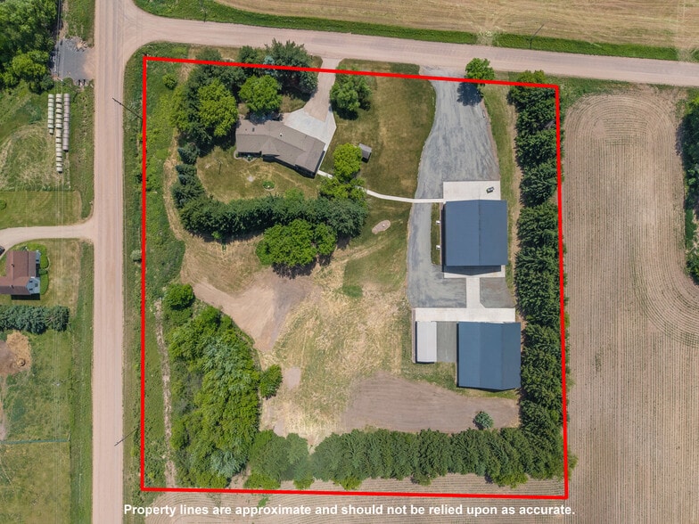 22946 100th Ave, Cadott, WI for sale - Primary Photo - Image 1 of 38