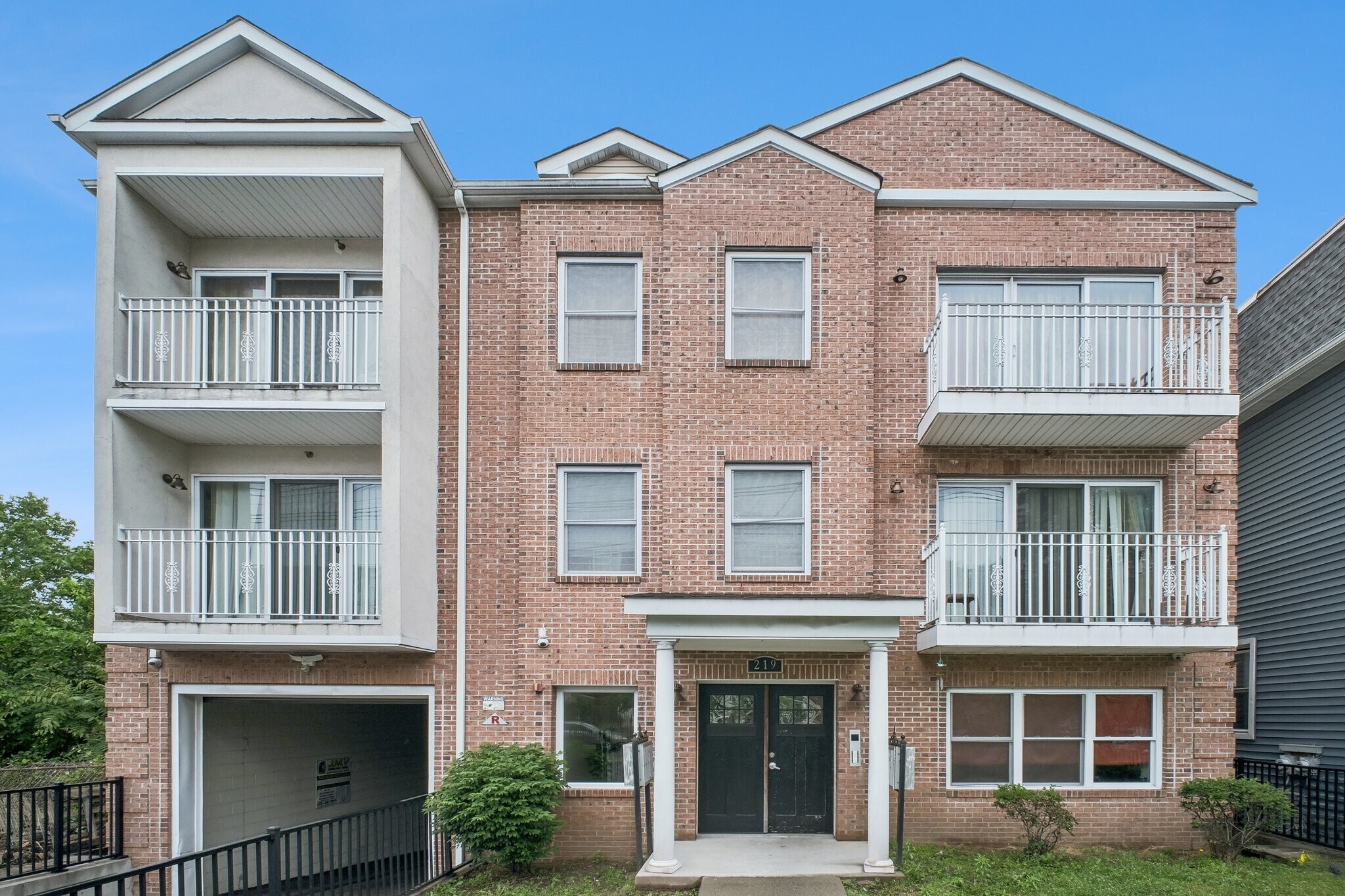 219 Summer Ave, Newark, NJ for sale Primary Photo- Image 1 of 1