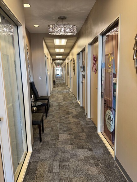 Lacrosse Ln @ IL-59, Naperville, IL à vendre - Photo intérieure - Image 3 de 5