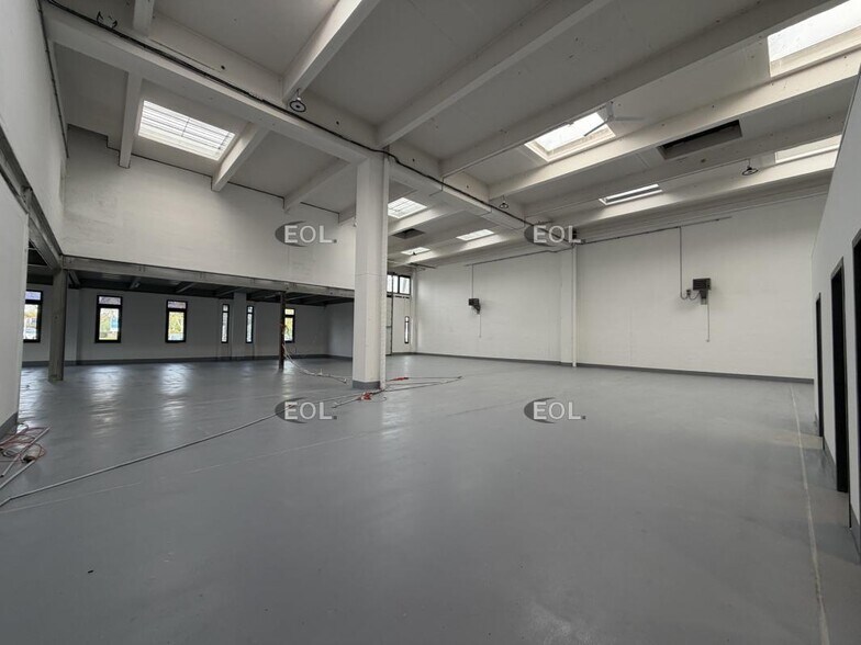 Industrial in Évry-Courcouronnes for lease - Interior Photo - Image 2 of 6