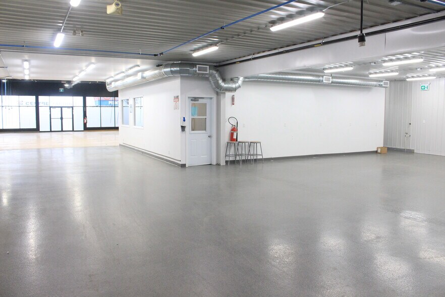 731 Boul Saint-Laurent E, Louiseville, QC for lease - Interior Photo - Image 3 of 15