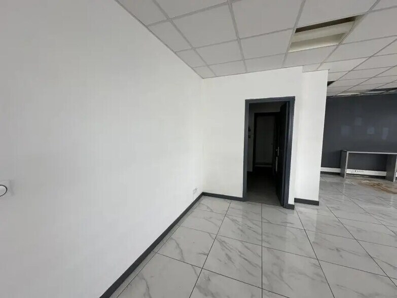 Office in Chartres for lease - Interior Photo - Image 3 of 9