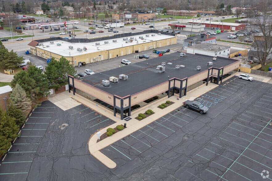 7131 Spring Meadows Dr W, Holland, OH à vendre - Photo du bâtiment - Image 3 de 7