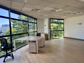 Flex in Décines-Charpieu for lease Interior Photo- Image 2 of 6
