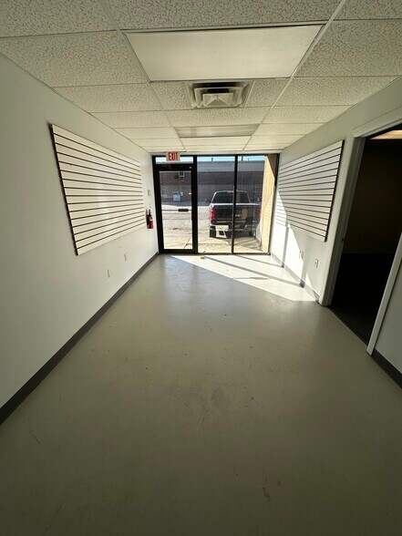 94-96 Westpark Rd, Centerville, OH for lease - Building Photo - Image 2 of 12