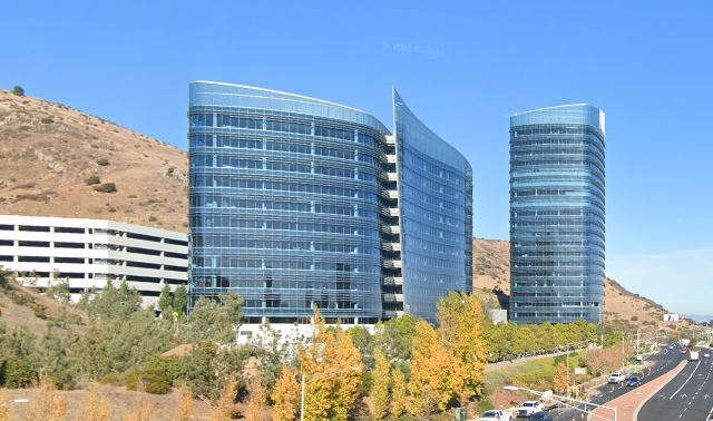 One Tower Pl, South San Francisco, CA à louer - Photo du bâtiment - Image 2 de 5