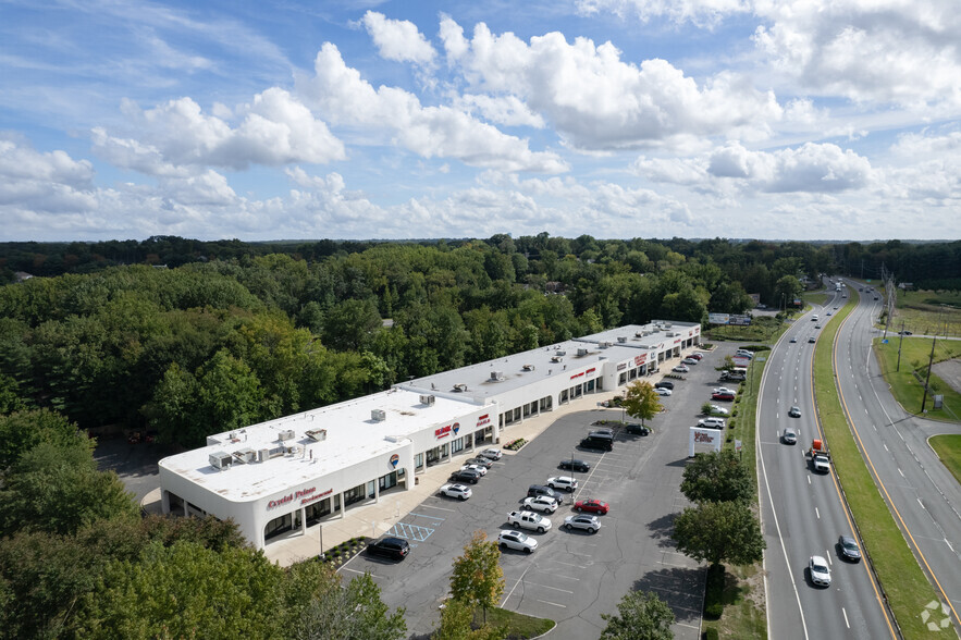 520 US Highway 9, Manalapan, NJ à louer - A rien - Image 1 de 3