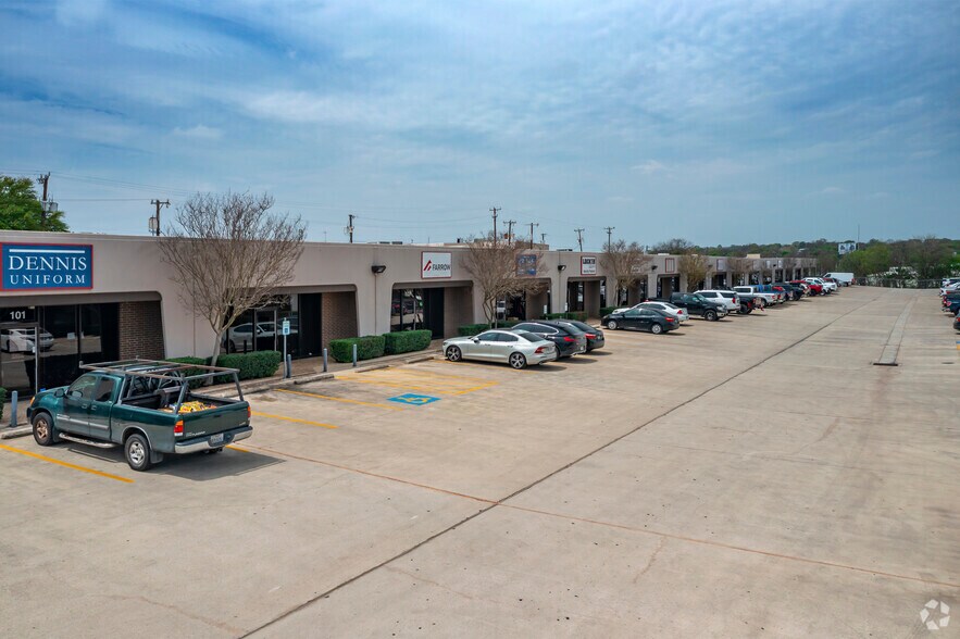 431 Isom Rd, San Antonio, TX à louer - Photo du bâtiment - Image 2 de 35