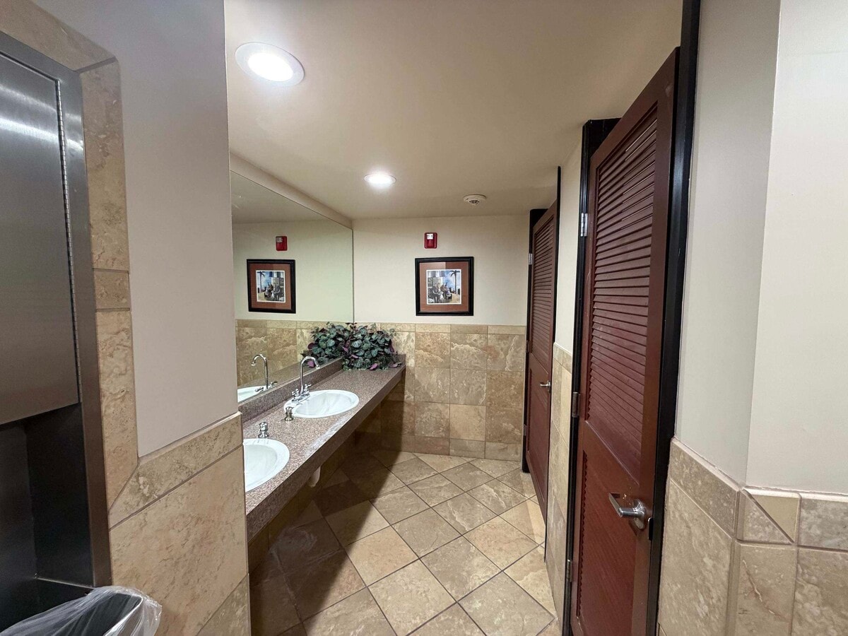 215 S Wadsworth Blvd, Lakewood, CO 80226 - Unité 520 - - Photo intérieure - Image 1 of 8