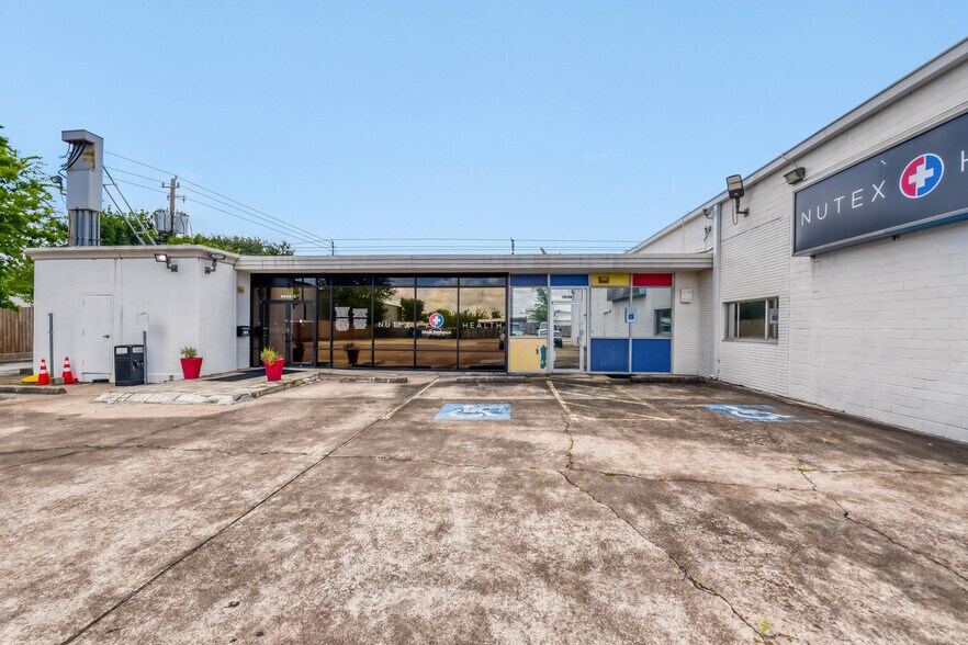6030 S Rice Ave, Houston, TX à louer - Photo du bâtiment - Image 3 de 10