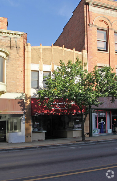 8 N Broadway, Aurora, IL à vendre - Photo principale - Image 1 de 1