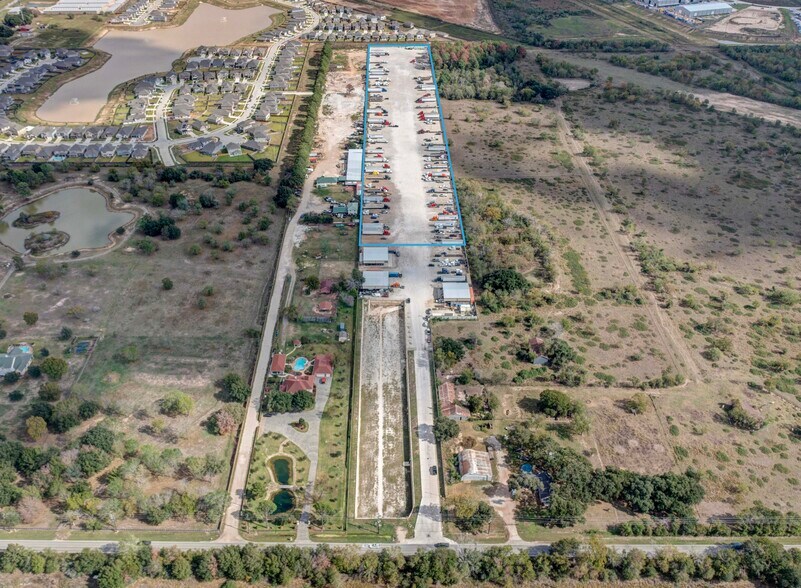 4524 Katy Hockley rd, Katy, TX à louer - Photo du bâtiment - Image 2 de 7