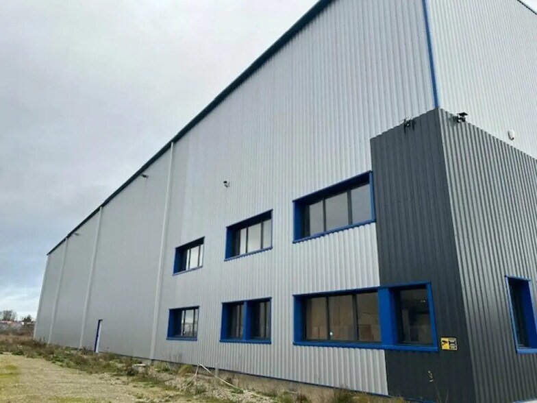 Industrial in Tancarville for lease - Building Photo - Image 2 of 8