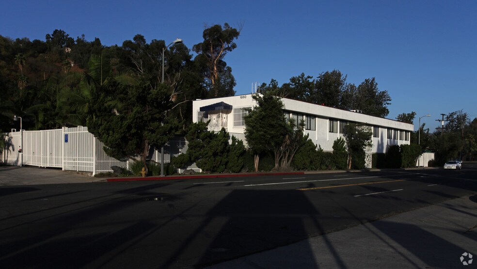 1660 Riverside Dr, Los Angeles, CA à vendre - Photo du bâtiment - Image 1 de 5