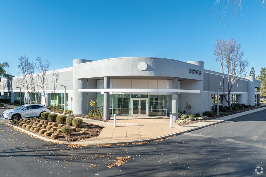 39611 Eureka Dr, Fremont, CA for lease - Building Photo - Image 1 of 62
