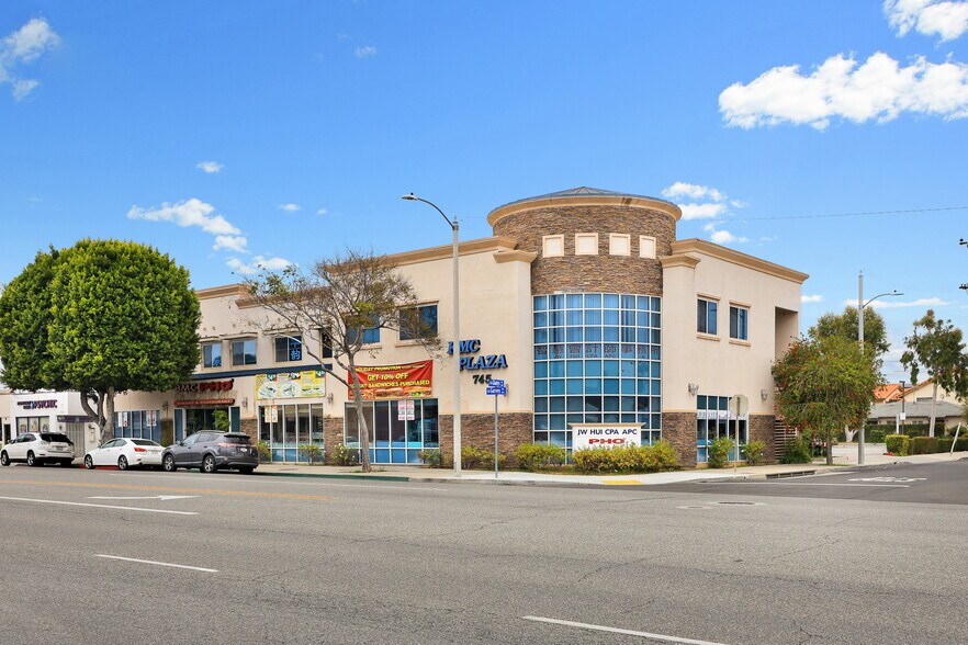 745 E Garvey Ave, Monterey Park, CA à vendre - Photo du bâtiment - Image 1 de 12