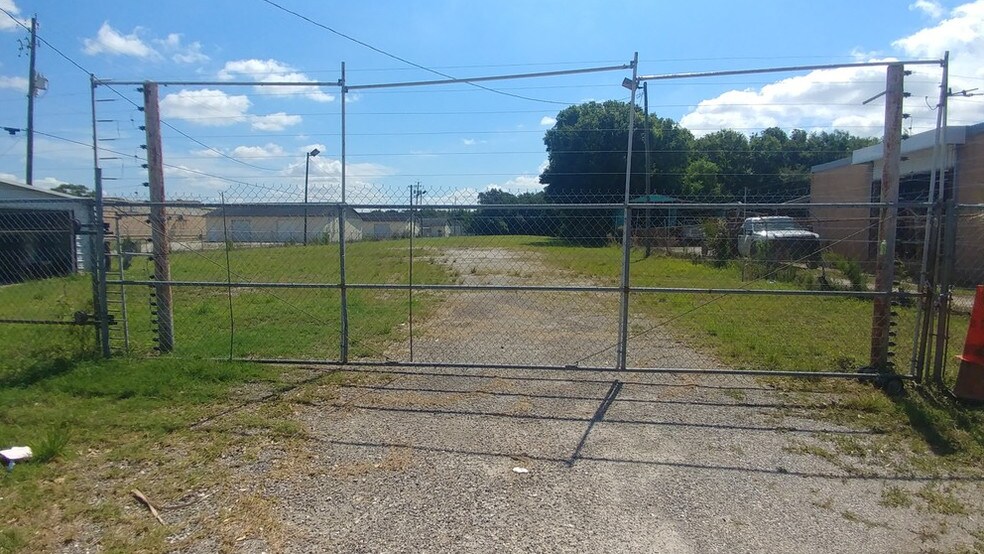 209 N Falkenburg Rd, Tampa, FL à louer - Autre - Image 2 de 4