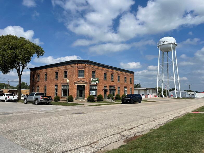 203 E Front St, Stuart, IA for lease - Building Photo - Image 1 of 8