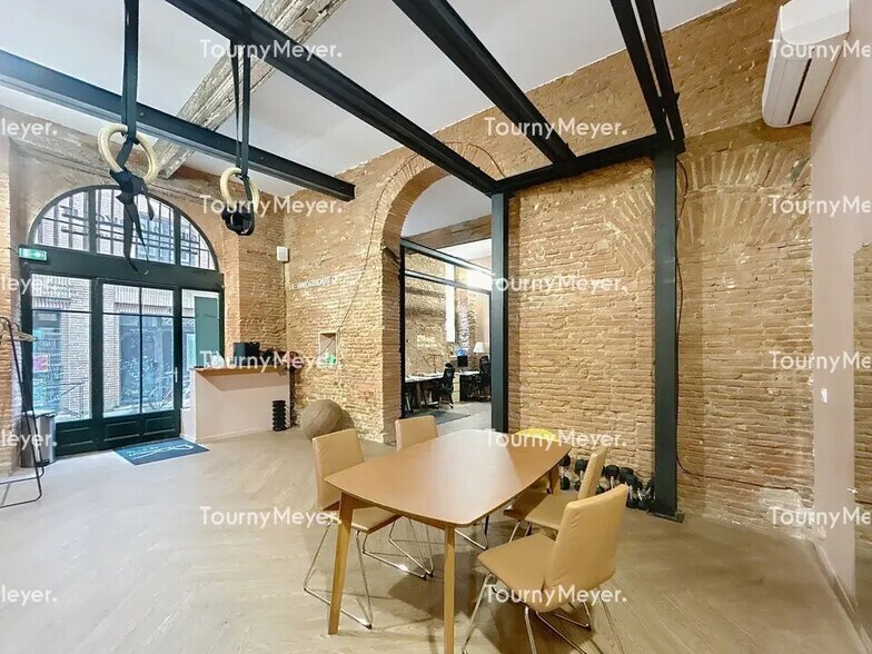 Retail in Toulouse for lease - Building Photo - Image 2 of 5