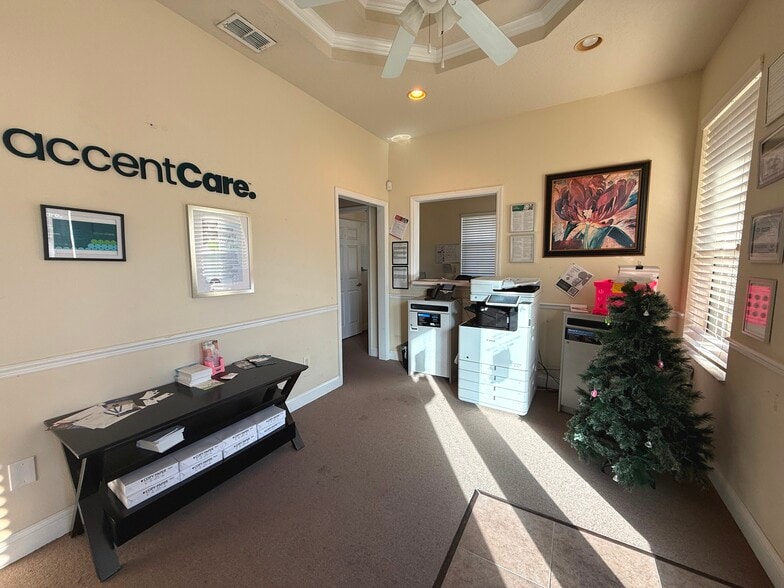 4881 NW Palm Coast Pky, Palm Coast, FL for lease - Interior Photo - Image 2 of 8