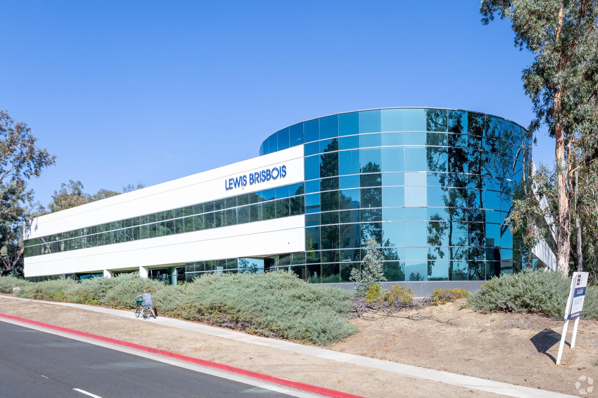 28765 Single Oak Dr, Temecula, CA à louer Photo du bâtiment- Image 1 de 5