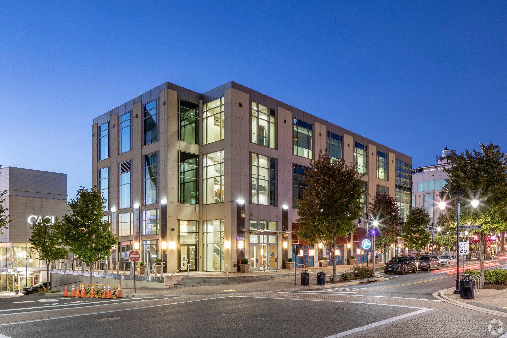 163 Waterfront St, Oxon Hill, MD for lease Primary Photo- Image 1 of 4