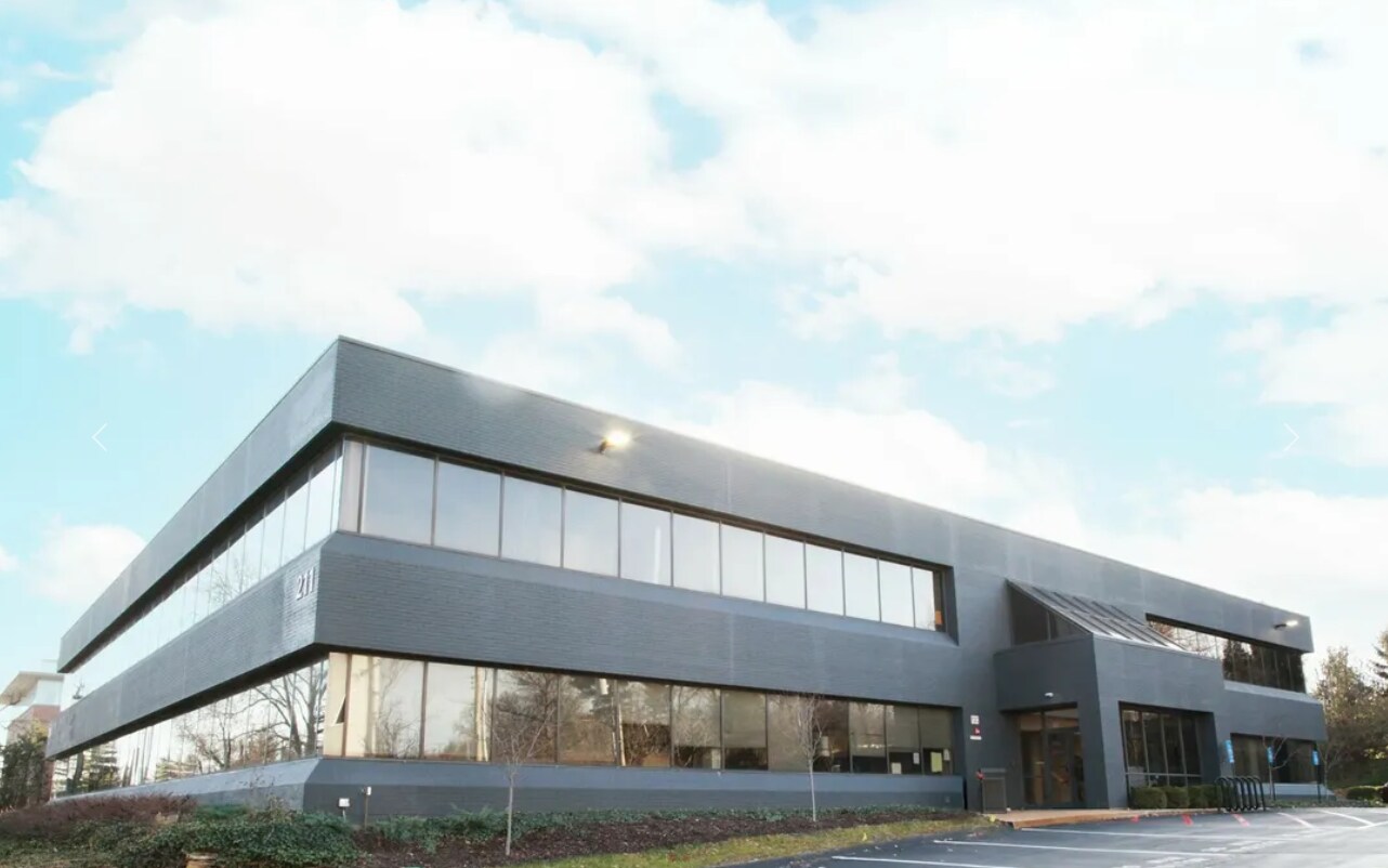 211 N Lindbergh Blvd, Saint Louis, MO for lease Building Photo- Image 1 of 3