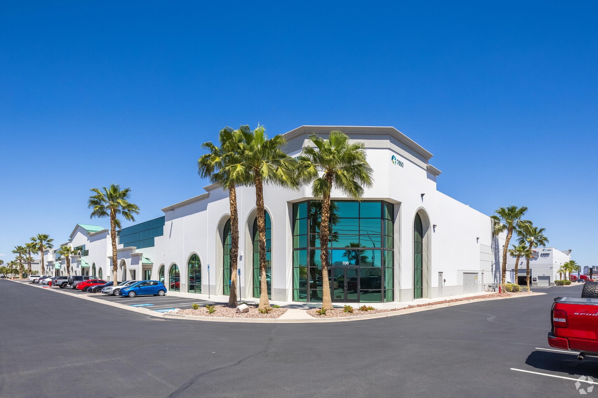 7650 Dean Martin Dr, Las Vegas, NV for lease Primary Photo- Image 1 of 6