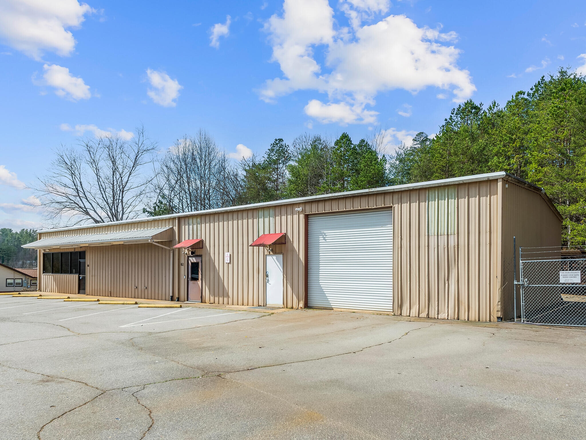 82 Old Mars Hill Hwy, Weaverville, NC for lease Primary Photo- Image 1 of 31