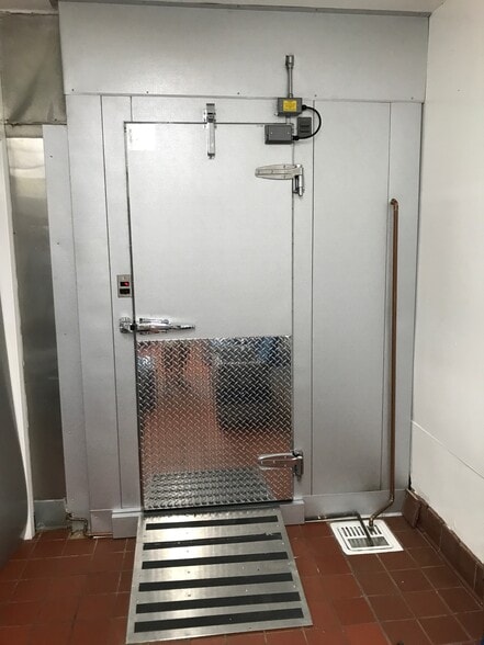 1282 Newbury, Thousand Oaks, CA à louer - Photo du bâtiment - Image 2 de 8