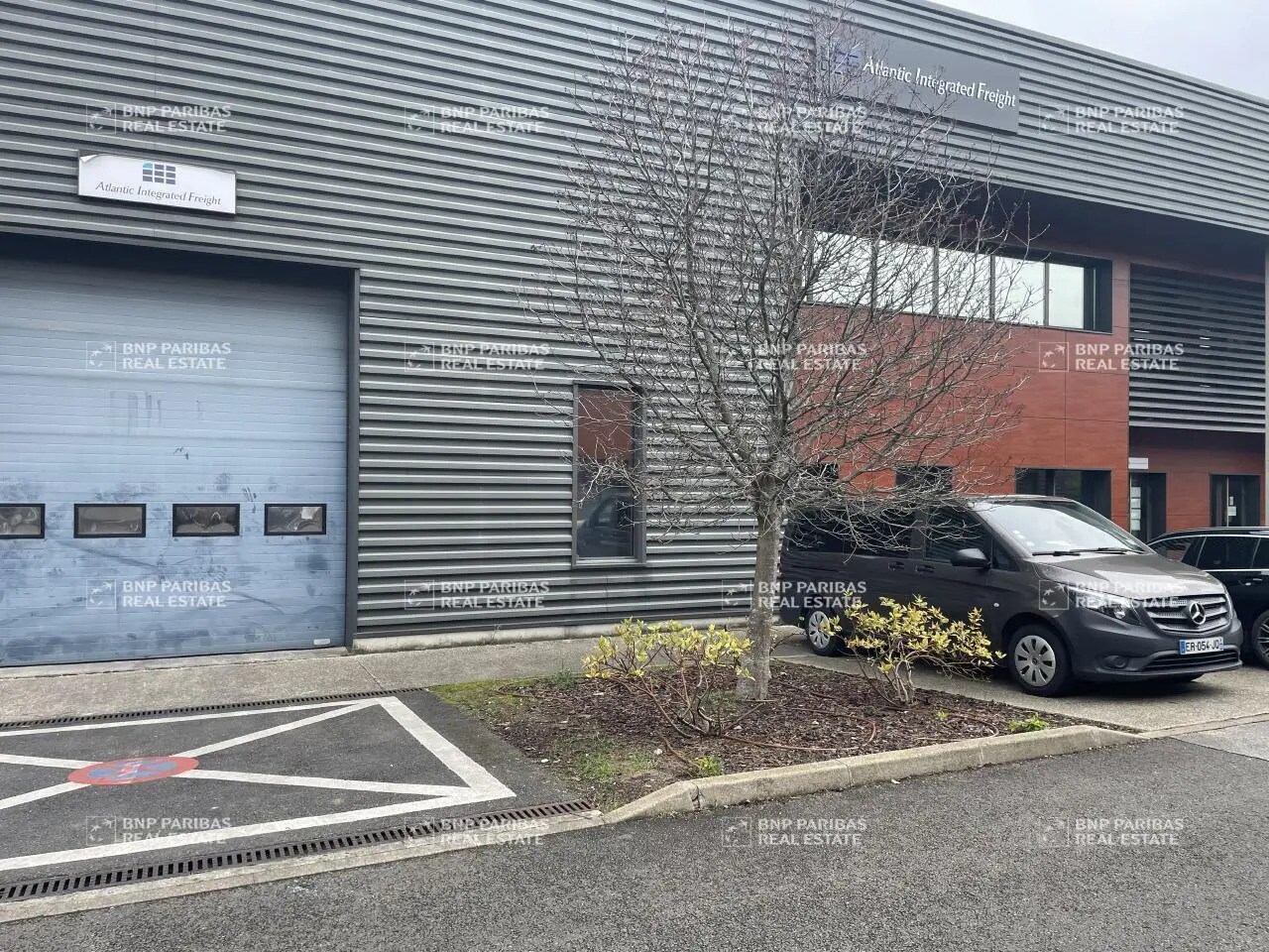 Office in Gonesse for lease Primary Photo- Image 1 of 4