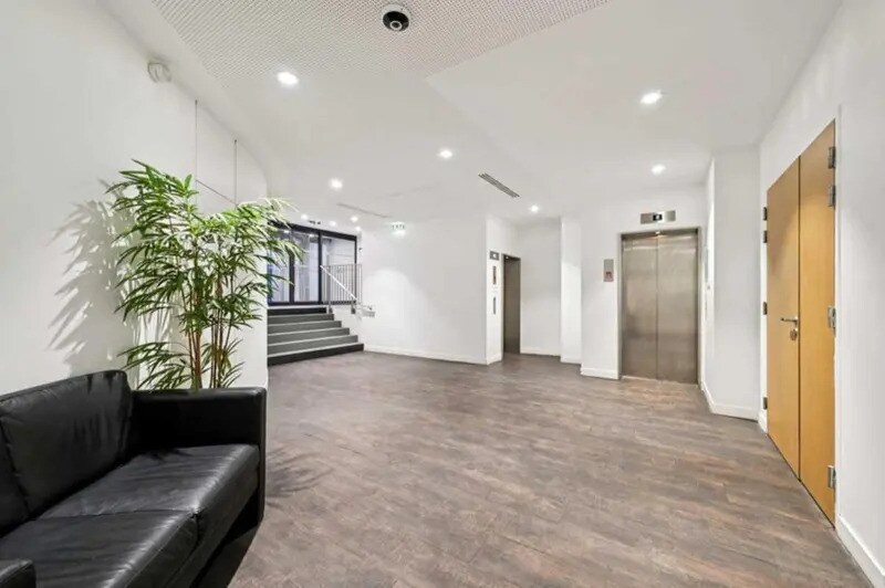 39 Rue Washington, Paris for lease - Lobby - Image 3 of 10