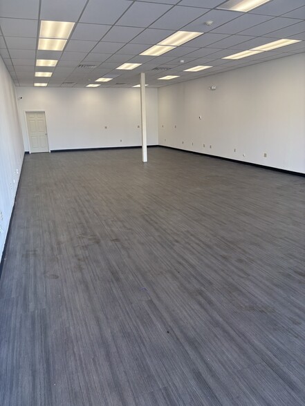 223 S Willow St, Manchester, NH for lease - Building Photo - Image 1 of 5