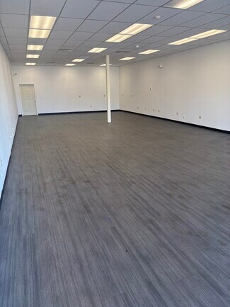 Plus de détails pour 223 S Willow St, Manchester, NH - Commerce de détail à louer