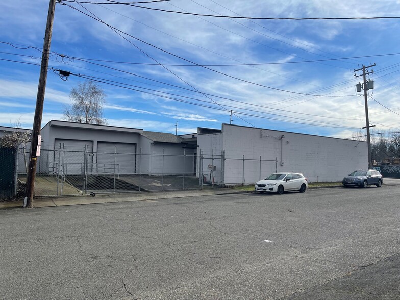 635 N Columbia Blvd, Portland, OR for sale - Building Photo - Image 1 of 13