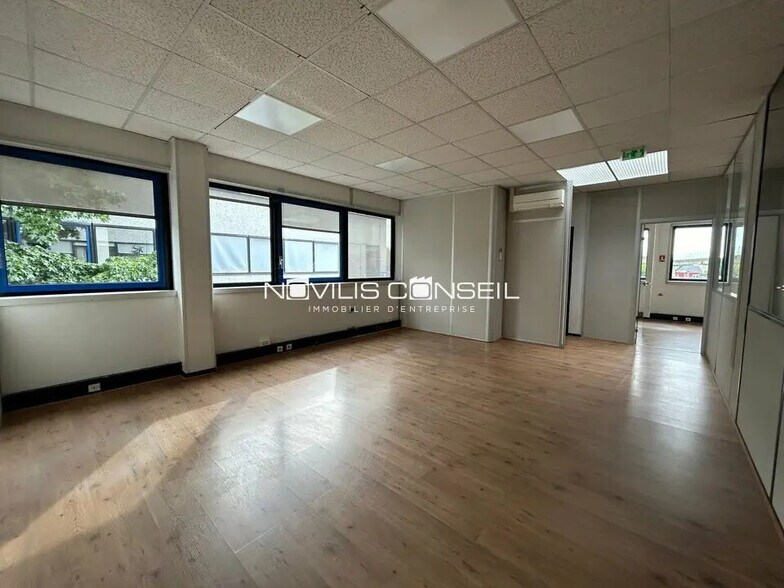 Office in Labège for lease - Interior Photo - Image 1 of 6
