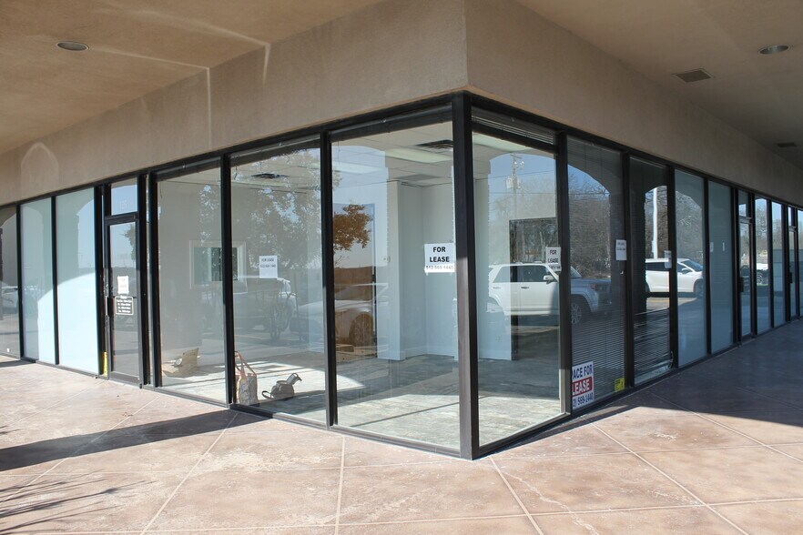 204 S IH 35 #105, Georgetown, TX à louer - Photo du bâtiment - Image 2 de 5