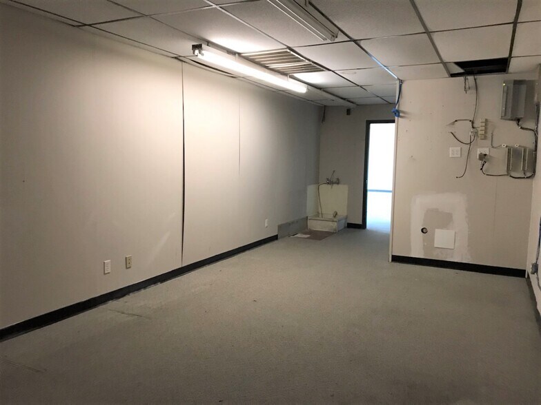 2412 W Pawnee St, Wichita, KS à louer - Photo intérieure - Image 3 de 6