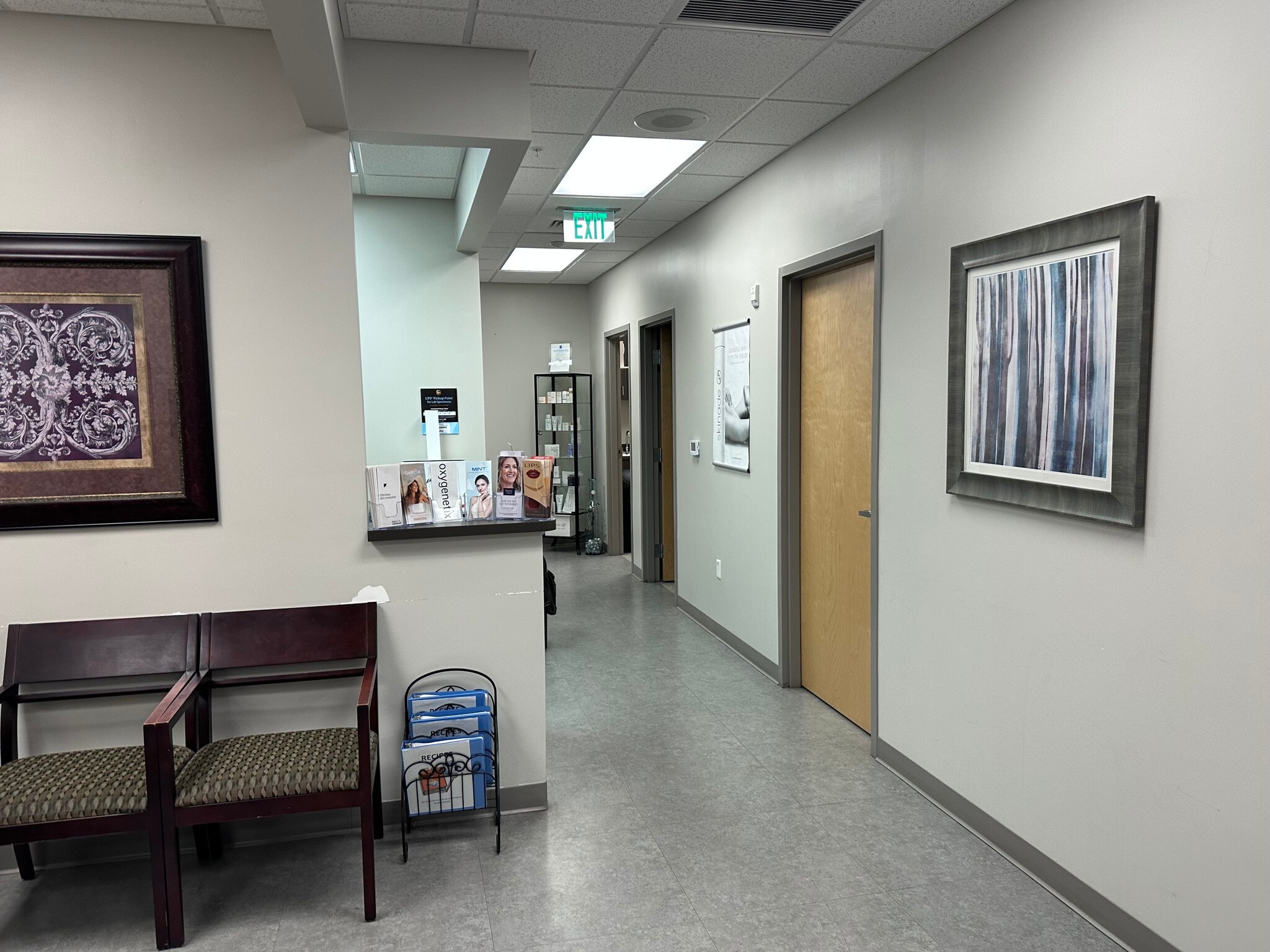 403 S Kings Ave, Brandon, FL for lease Interior Photo- Image 1 of 4