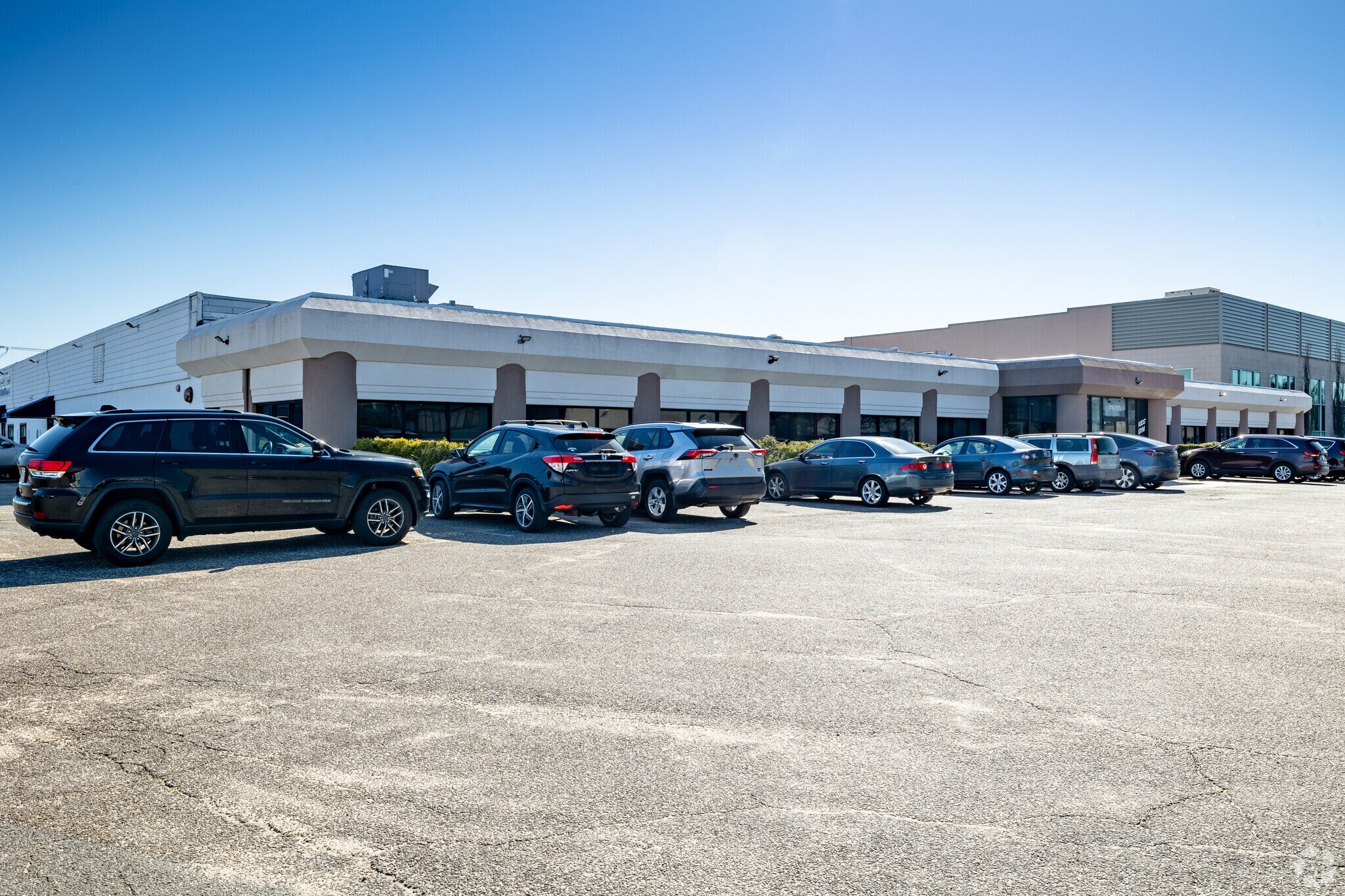 171-175 Eileen Way, Syosset, NY for lease Building Photo- Image 1 of 7