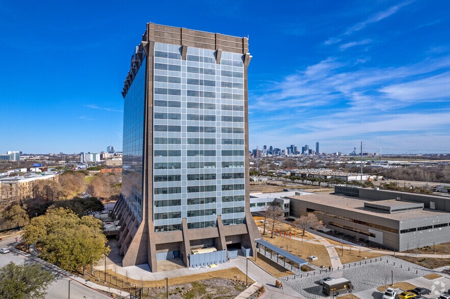 3000 Pegasus Park Dr, Dallas, TX à louer - Photo du bâtiment - Image 3 de 21