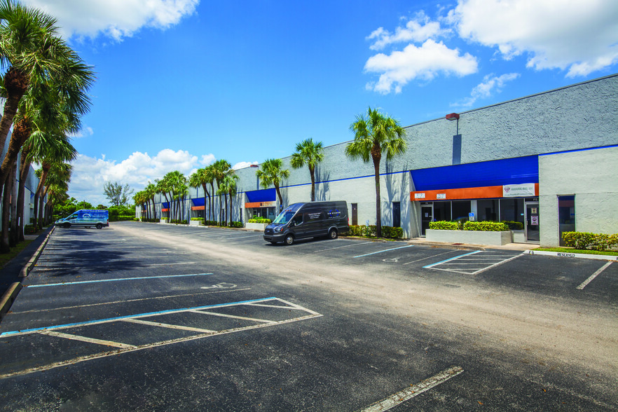 4100 N Powerline Rd, Pompano Beach, FL for lease - Building Photo - Image 3 of 10