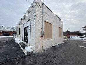 1049 New Britain Ave, West Hartford, CT for lease Building Photo- Image 2 of 14