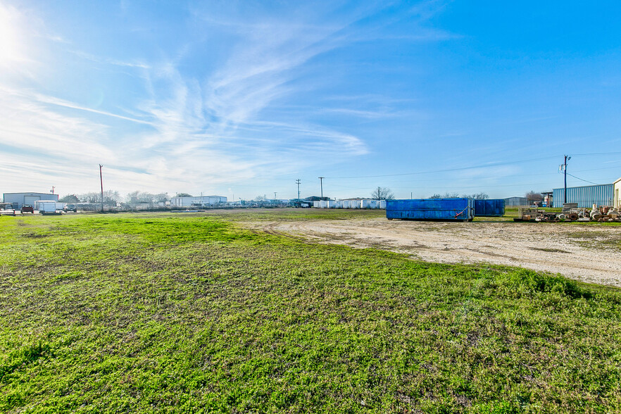 1712 Hal Ave, Cleburne, TX for sale - Primary Photo - Image 1 of 1