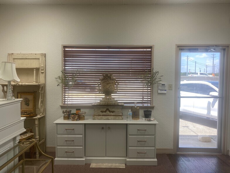 32820 W IH-10, Boerne, TX à louer - Photo du bâtiment - Image 3 de 6
